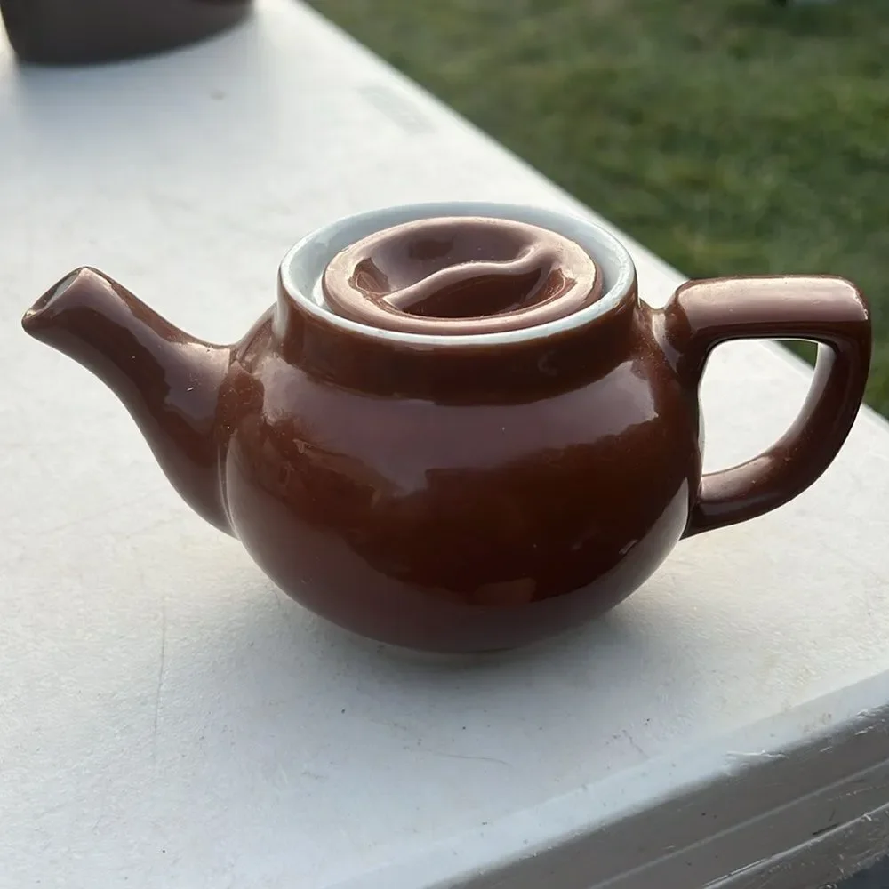 Vintage shenango 1- Cup Brown ceramic Teapot. EUC.